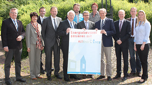 Thomas Venhorst (Energieberater der Kreishandwerkerschaft Borken), Martina Stipping (Sparkasse Westmünsterland), Ingo Trawinski (WFG), Thomas Volmer (Sparkasse Westmünsterland), Helmut Könning (Bürgermeister Stadtlohn), Matthias Gerwing (Energieberater der Kreishanderwerschaft Borken), Hubert Grothues (Kreisbaudirekter Kreis Borken), Edith Gülker (Klimaschutzbeauftrage Kreis Borken), Josef Niehoff (Bürgermeister Schöppingen), Frank Poppenborg (Sparkasse Westmünsterland), Bernd Mesken (Stadt Stadtlohn), Antje Lask (Kreis Borken)